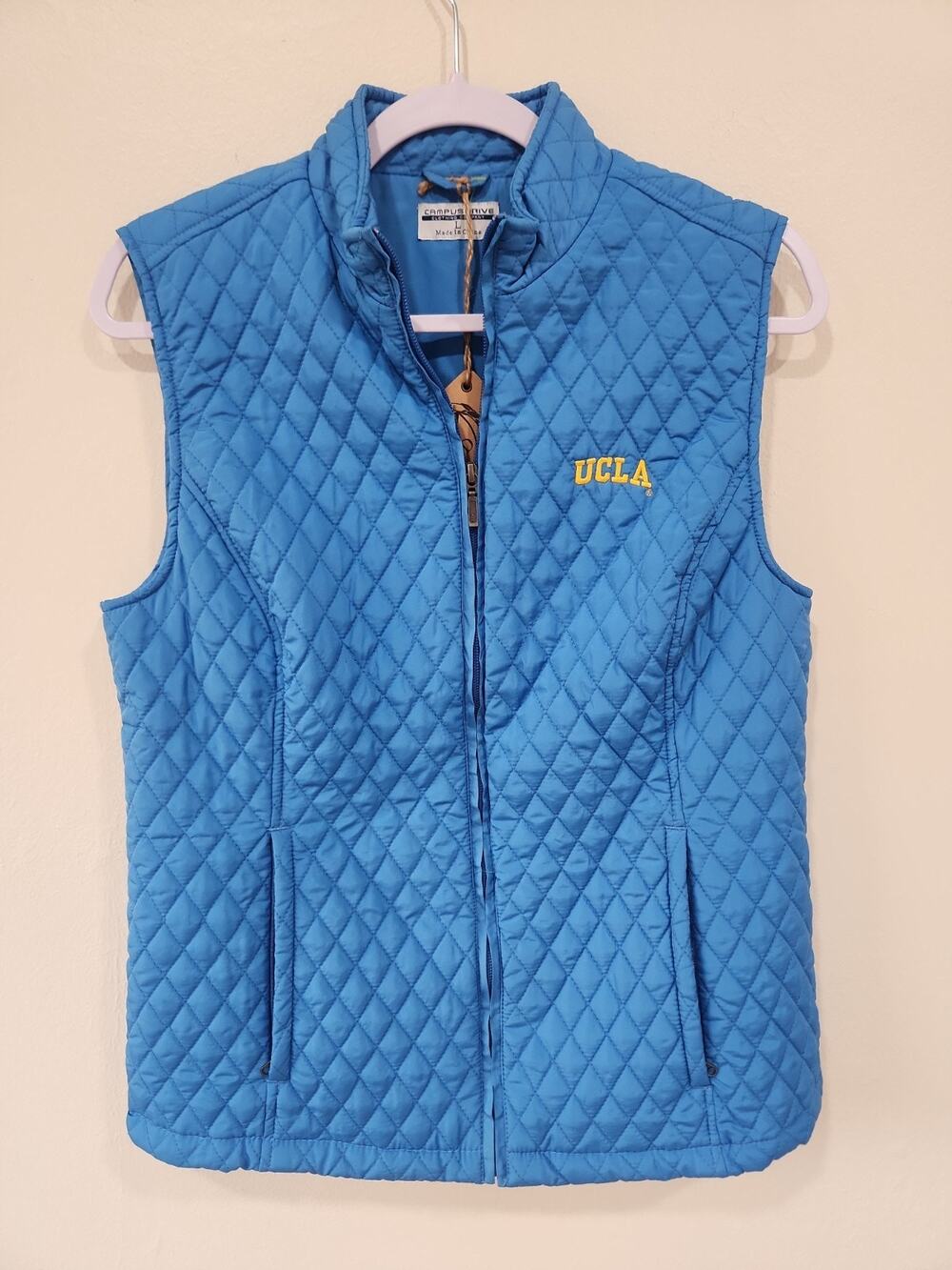 Large NWT Women’s UCLA Beach Volleyball Puffy Vest Baby Blue Vest